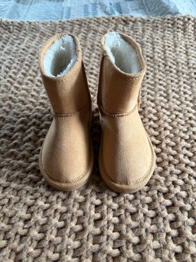 Old Navy Tan Faux-Shearling Kids Boots